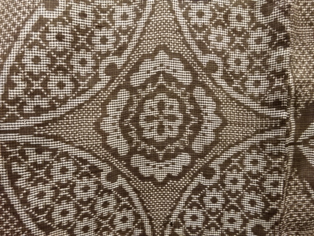 アンティーク　花七宝模様織り出し本場泥大島紬着物